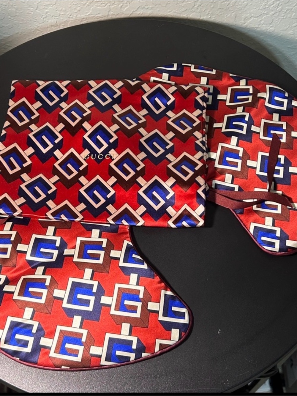 Gucci Geometric G Silk Neck Pillow Travel Set